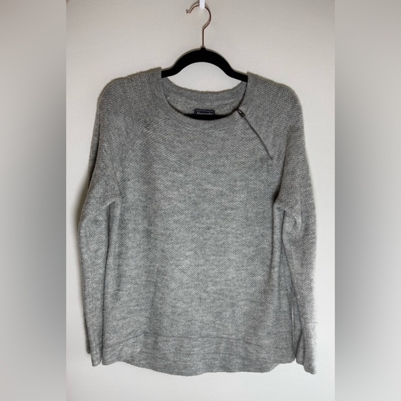 Abercrombie & Fitch Sweaters - Abercrombie & Fitch sweater • Women’s medium